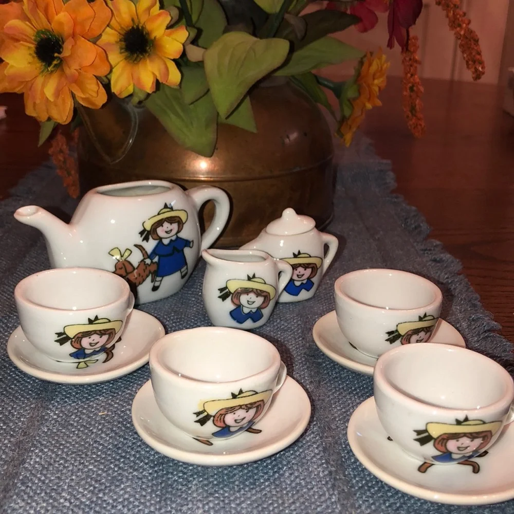90s Madeline Mini Tea Set